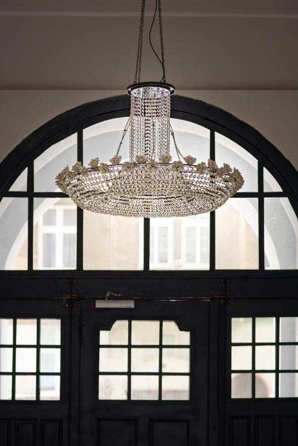 Apartment Sensual Venetian Mirror *